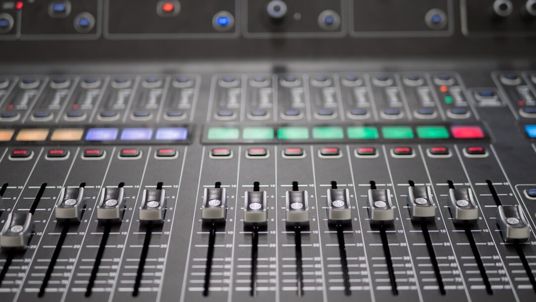 Mesa de controle de vídeo mixer em estúdio de transmissão