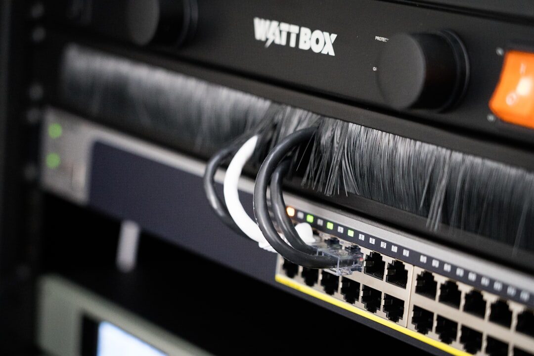 Rack de equipamentos de vídeo e cabos profissionais